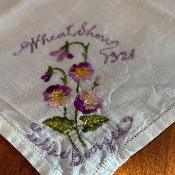 LILLIE?? Embroidered Floral Handkerchief - Picture 2 of 3